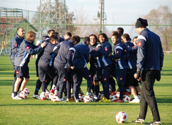 Futbolcular tek vücut.. Futbolcular tek vücut..